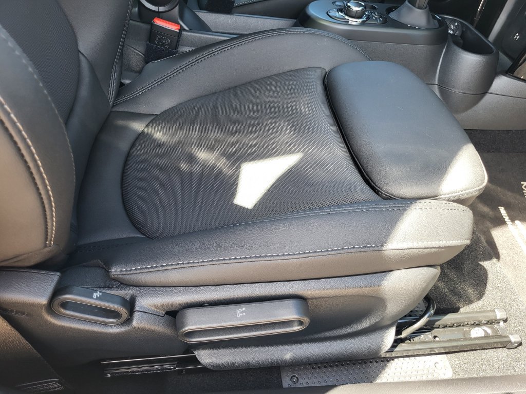 Used 2024 MINI Cooper SE FWD image 28