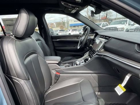 New 2026 Jeep Grand Cherokee L Limited w/ Limited Altitude Package AWD/4WD image 12