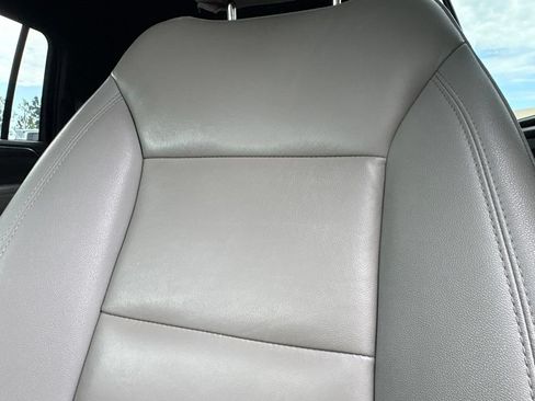 Used 2024 Chevrolet Suburban LT RWD image 13