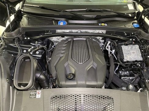 Used 2025 Porsche Macan image 24
