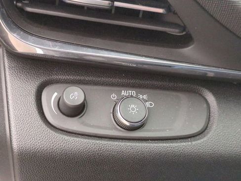 Used 2025 Buick Envista Preferred image 17