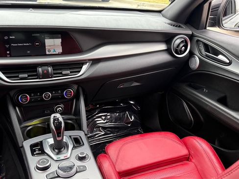 Used 2023 Alfa Romeo Stelvio Veloce image 15