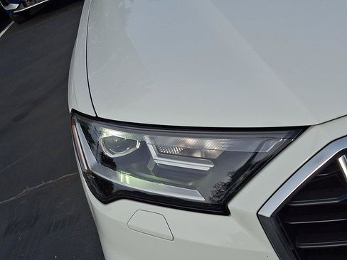 Used 2023 Audi Q7 2.0T Premium w/ Towing Package AWD/4WD image 9