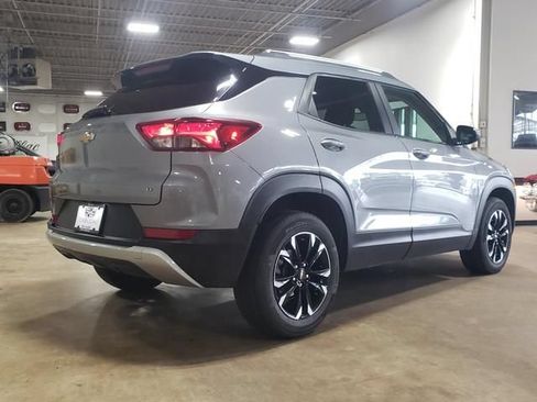 Used 2023 Chevrolet TrailBlazer LT w/ Convenience Package AWD/4WD image 3