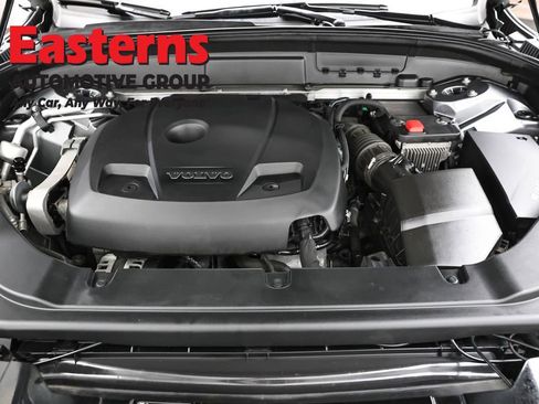 Used 2019 Volvo XC60 T6 Momentum w/ Premium Package image 7