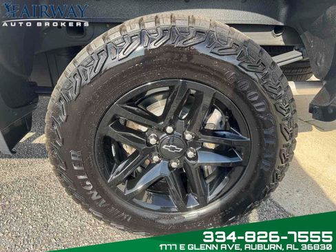 Used 2024 Chevrolet Silverado 1500 LT Trail Boss w/ Convenience Package II image 32