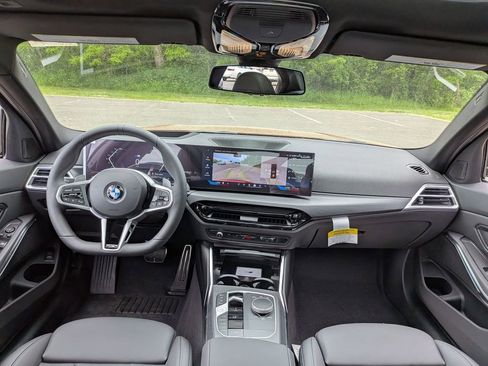 New 2026 BMW 330i xDrive Sedan w/ M Sport Package AWD/4WD image 18