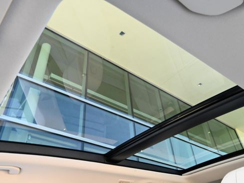 Used 2024 Mercedes-Benz GLS 450 4MATIC image 27