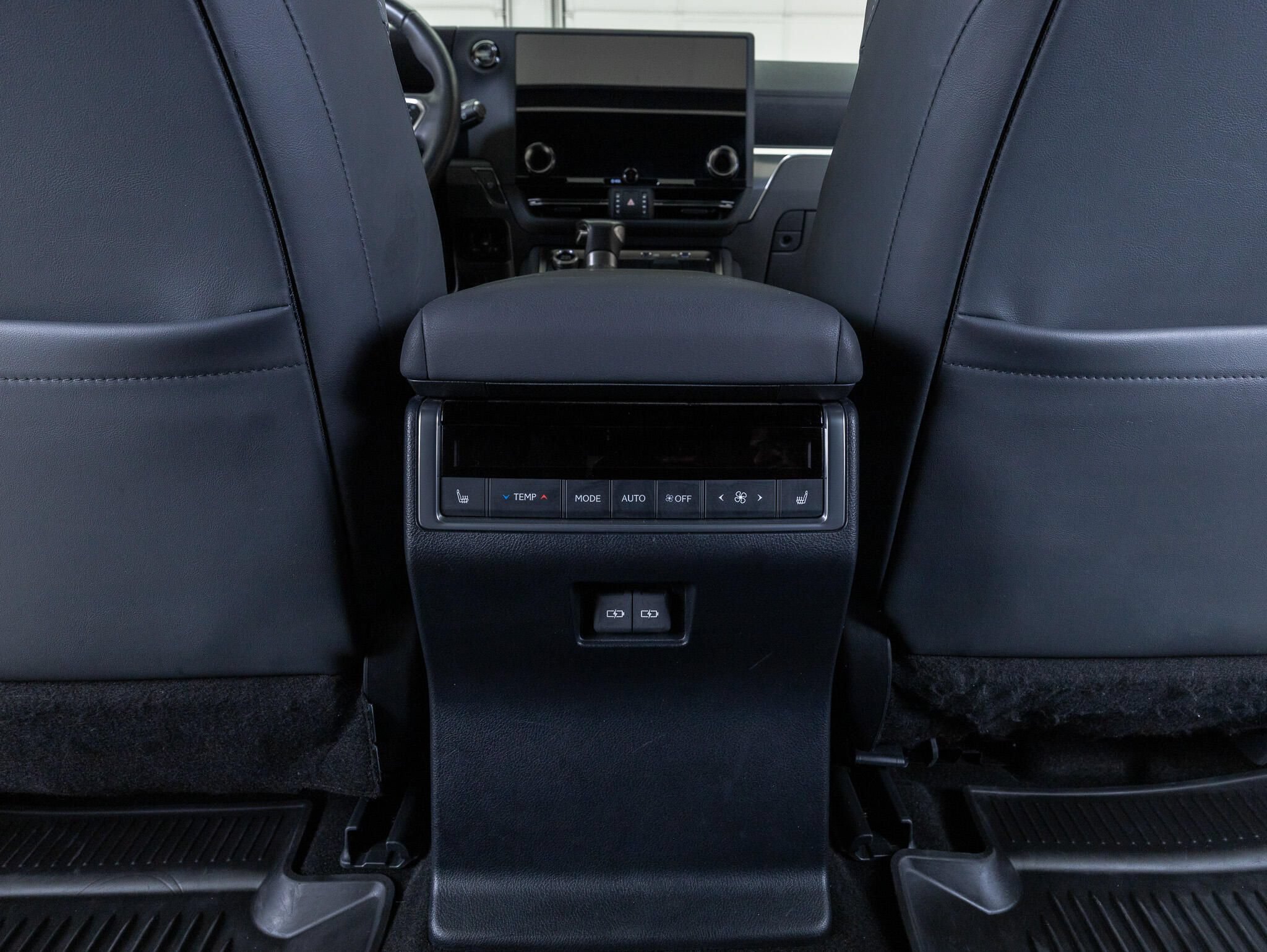 Used 2024 Lexus GX 550 w/ Accessory Package (Z1) AWD/4WD image 33