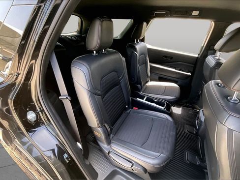 Used 2025 Nissan Pathfinder Rock Creek AWD/4WD image 18