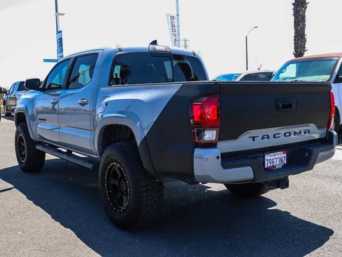 Used 2018 Toyota Tacoma TRD Sport w/ Technology Package RWD image 8