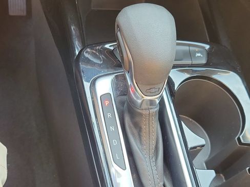 Used 2025 Chevrolet Trax LT FWD image 35