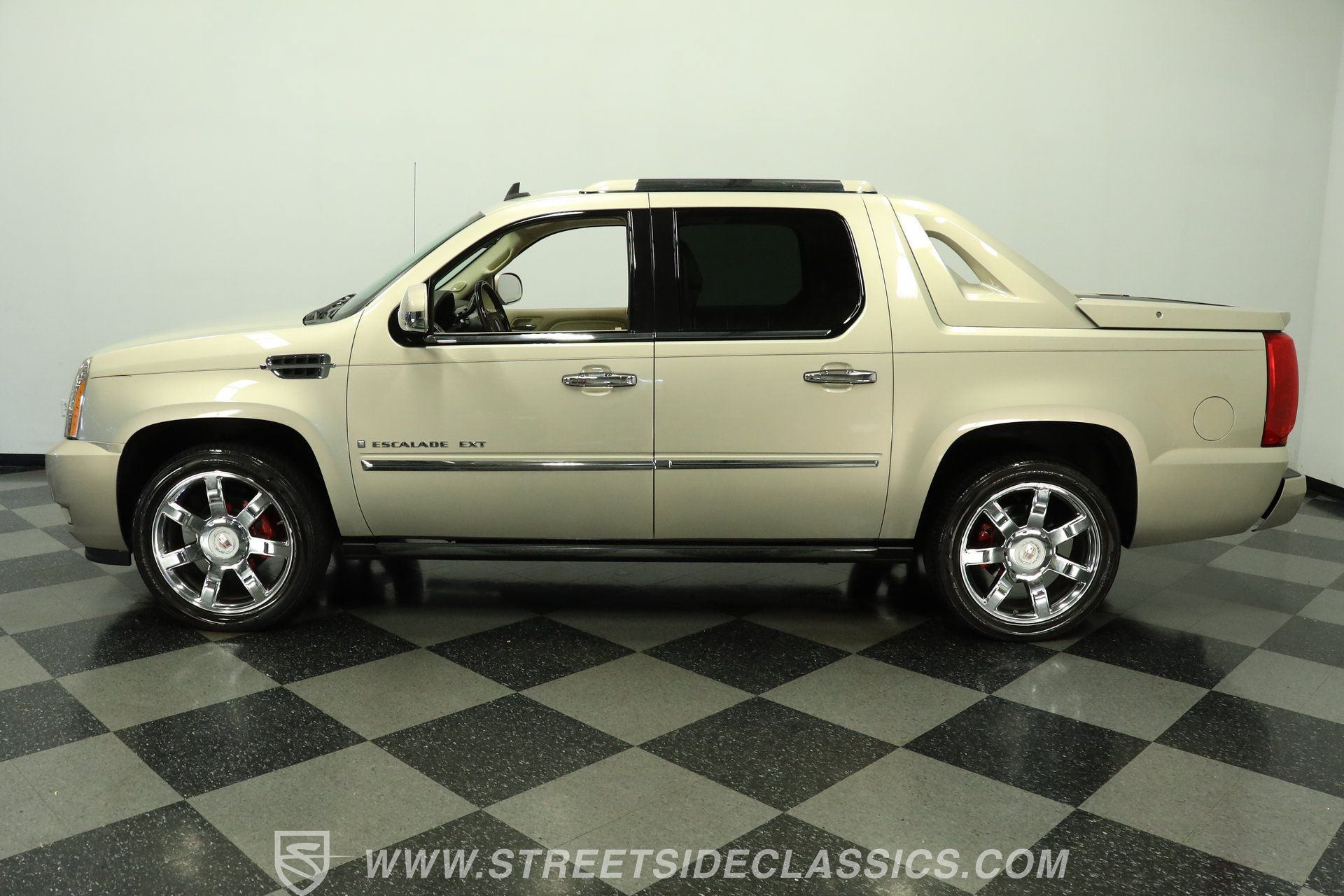 Used 2007 Cadillac Escalade EXT w/ Information Package AWD/4WD image 2