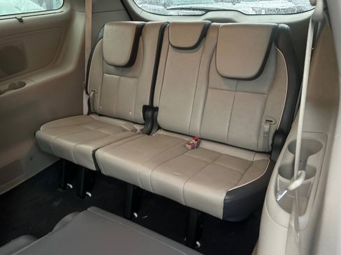 Used 2018 Kia Sedona SX image 15
