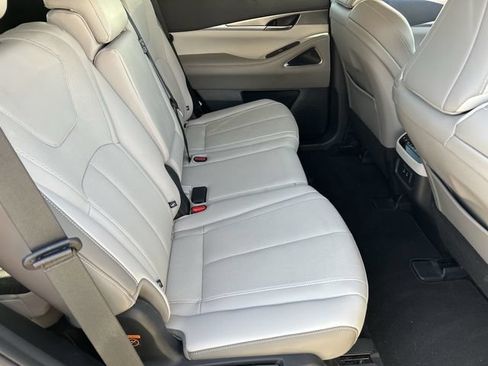 Certified 2026 INFINITI QX60 Luxe w/ Cargo Package FWD image 15