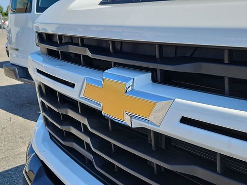 Used 2024 Chevrolet Silverado 2500 Custom w/ Custom Value Package AWD/4WD image 5