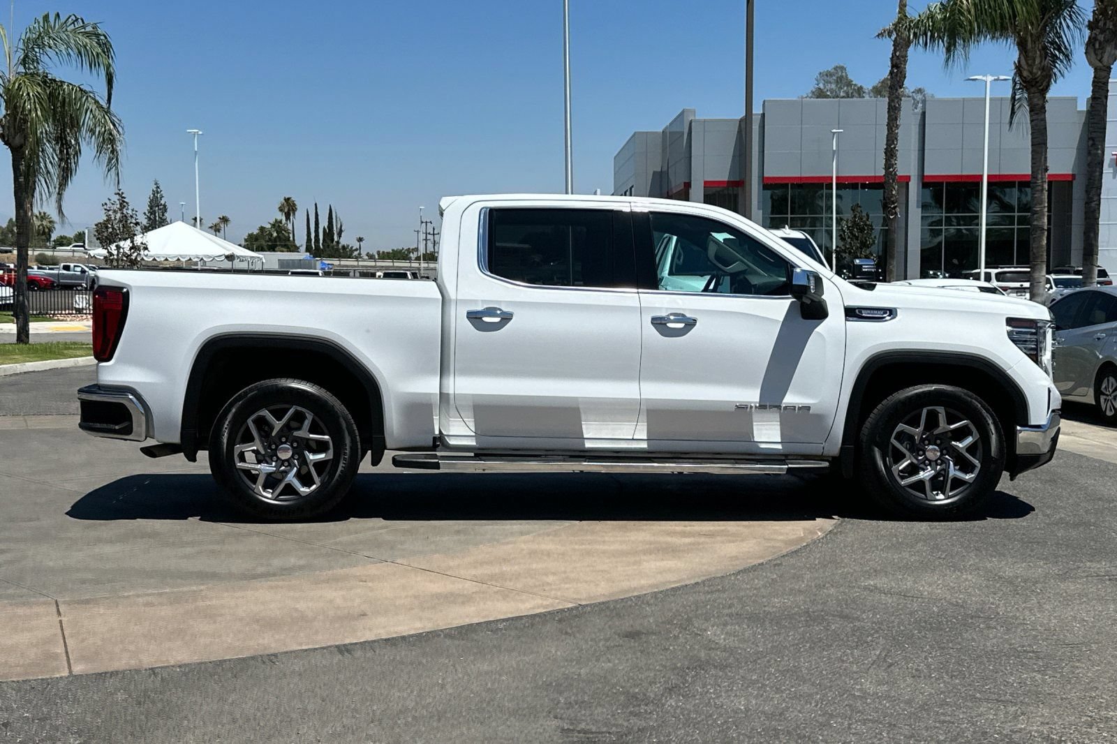 Used 2023 GMC Sierra 1500 SLT w/ SLT Premium Package RWD image 3