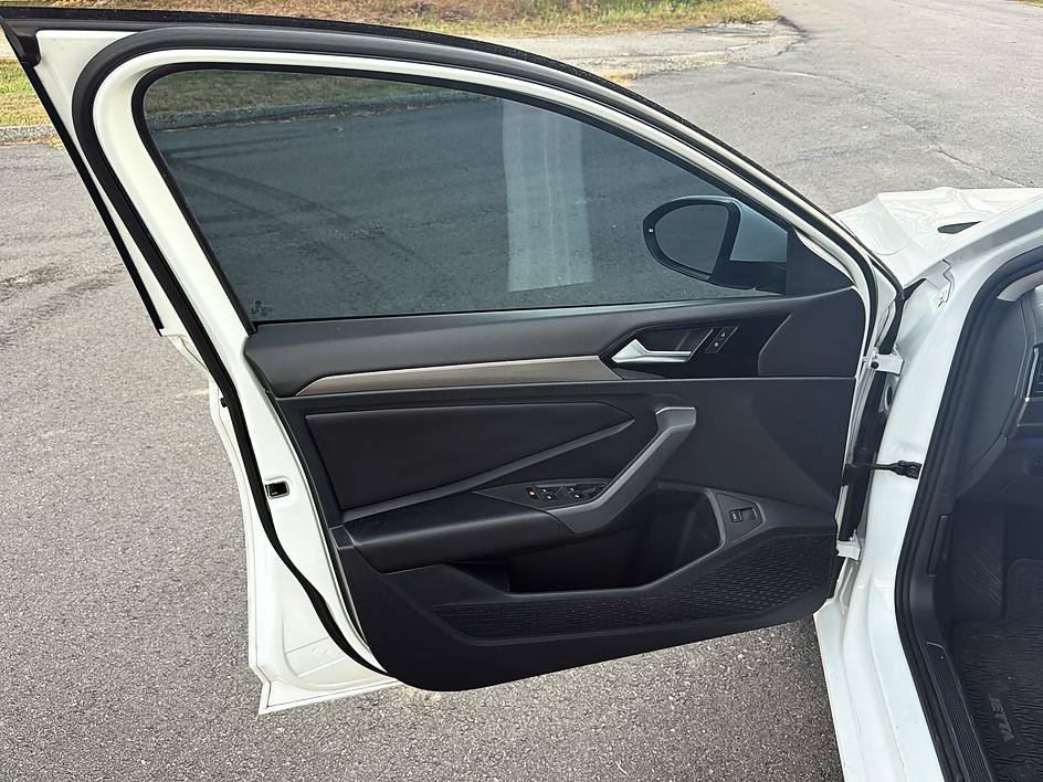 Used 2019 Volkswagen Jetta SEL Premium FWD image 17