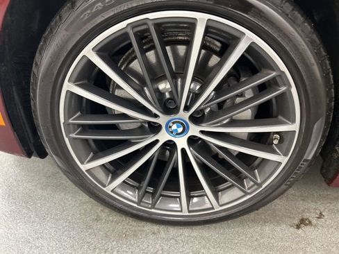 Used 2023 BMW 530e xDrive w/ Convenience Package image 33