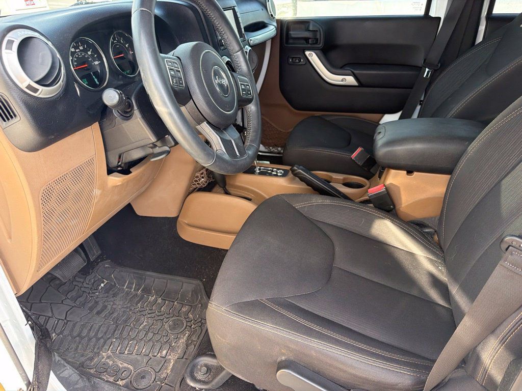 Used 2017 Jeep Wrangler Unlimited Sahara w/ Mopar Chrome Edition Group AWD/4WD image 8
