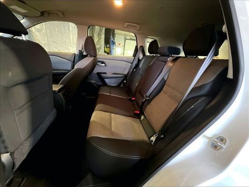 Used 2022 Nissan Rogue SV image 21