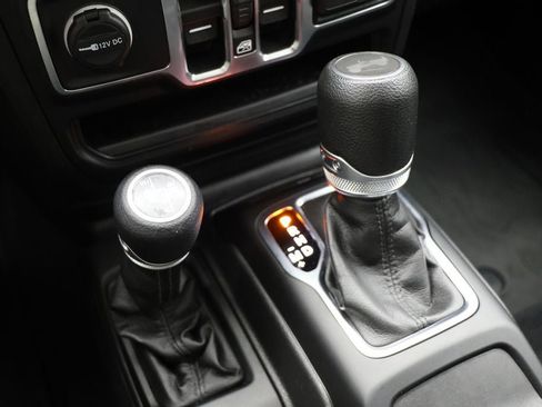 Used 2023 Jeep Wrangler Unlimited image 24