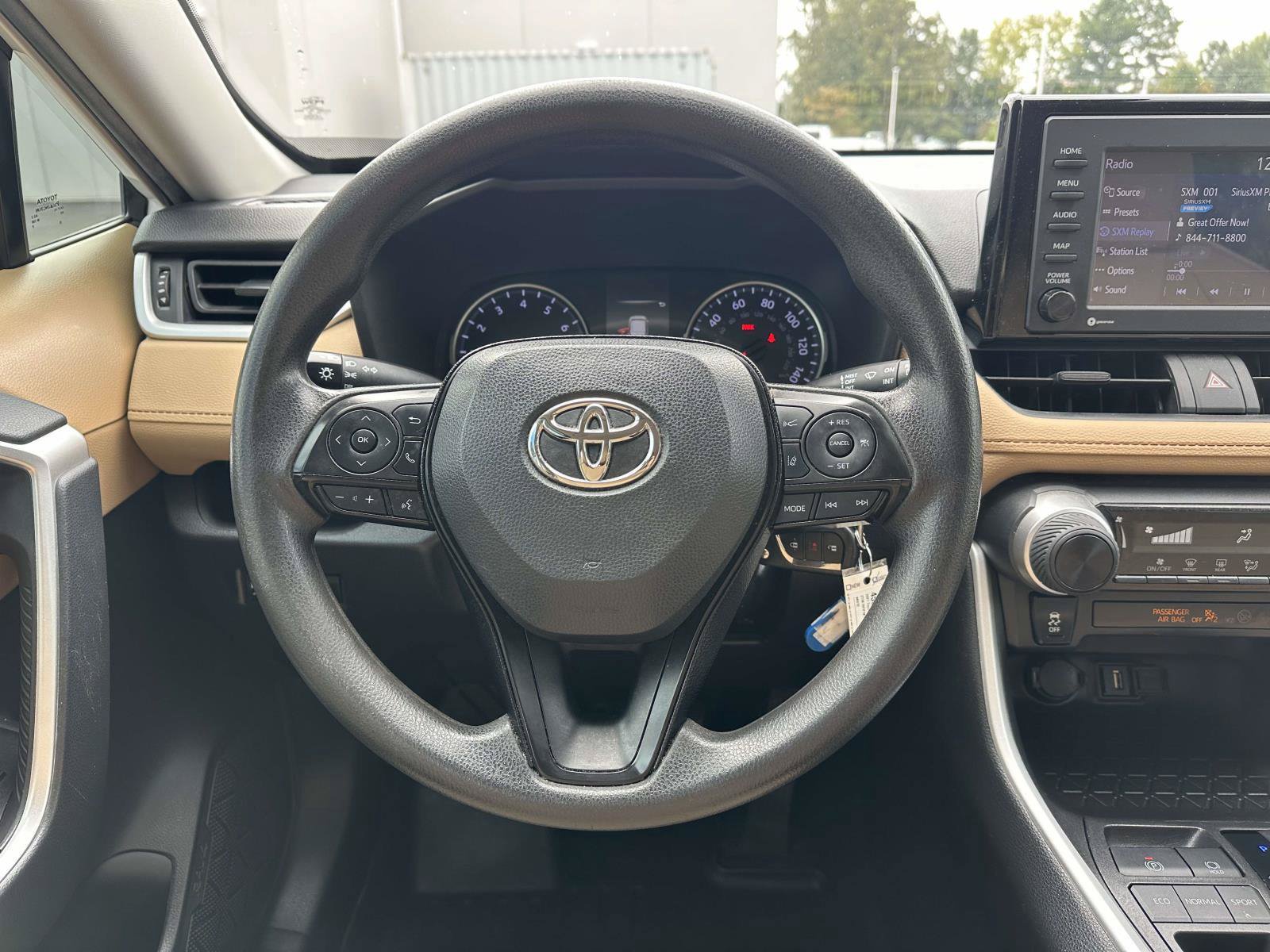 Used 2021 Toyota RAV4 LE FWD image 11