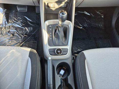Used 2025 Hyundai Venue SEL image 18