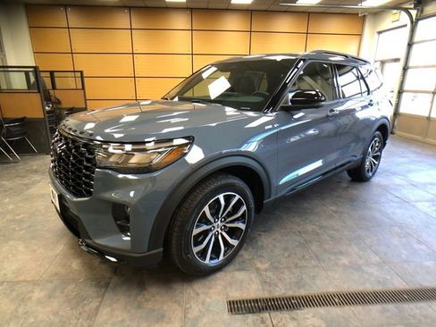 New 2026 Ford Explorer ST-Line image 3