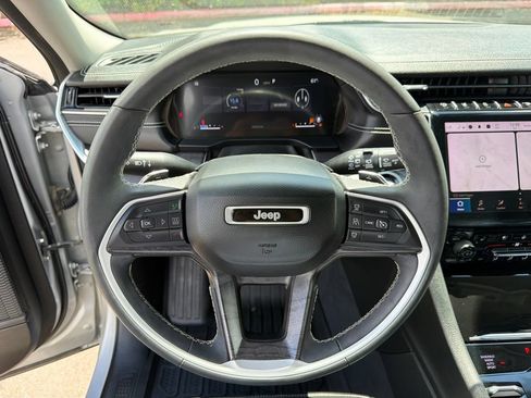 Used 2023 Jeep Grand Cherokee L Limited AWD/4WD image 19