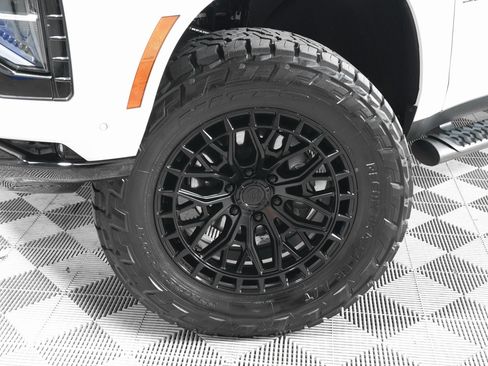 Used 2026 Chevrolet Suburban Z71 w/ Comfort Package image 34