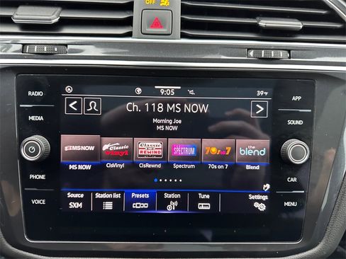 Used 2023 Volkswagen Tiguan SE R-Line image 16