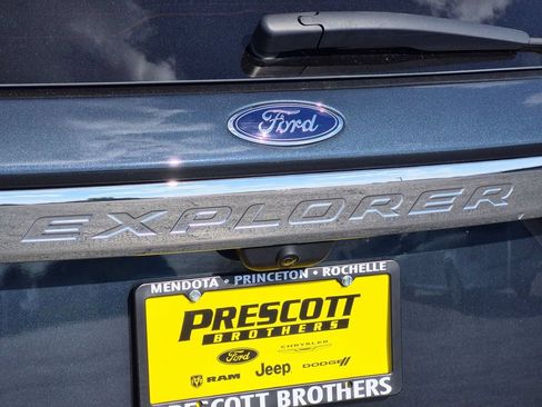 Used 2023 Ford Explorer XLT w/ Equipment Group 202A AWD/4WD image 29