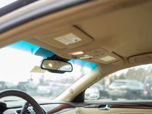 Used 2011 Buick Lucerne CXL image 22