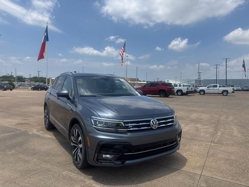 Used 2020 Volkswagen Tiguan SEL Premium R-Line w/ 3rd Row Seat Package AWD/4WD image 2