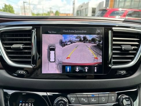 Used 2019 Chrysler Pacifica Touring-L FWD image 33