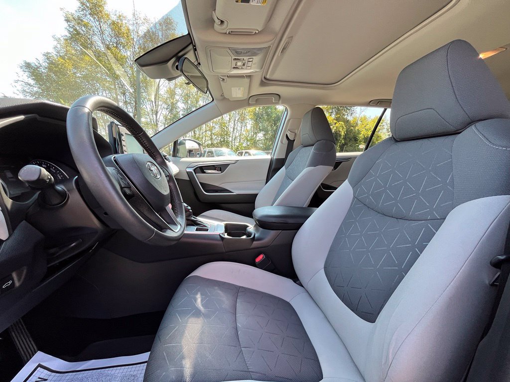 Used 2021 Toyota RAV4 XLE w/ Convenience Package AWD/4WD image 29