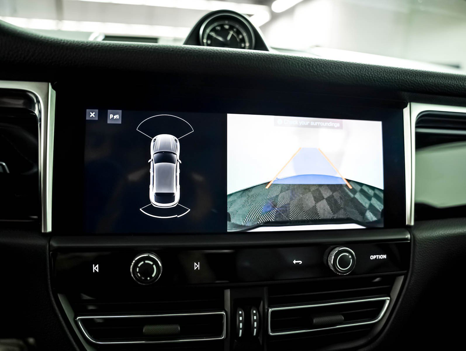 Certified 2023 Porsche Macan AWD/4WD image 25