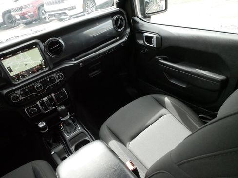 Used 2022 Jeep Wrangler Unlimited Sport AWD/4WD image 11