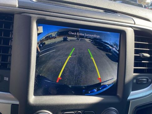 Used 2020 RAM 1500 Classic SLT w/ Luxury Group image 7