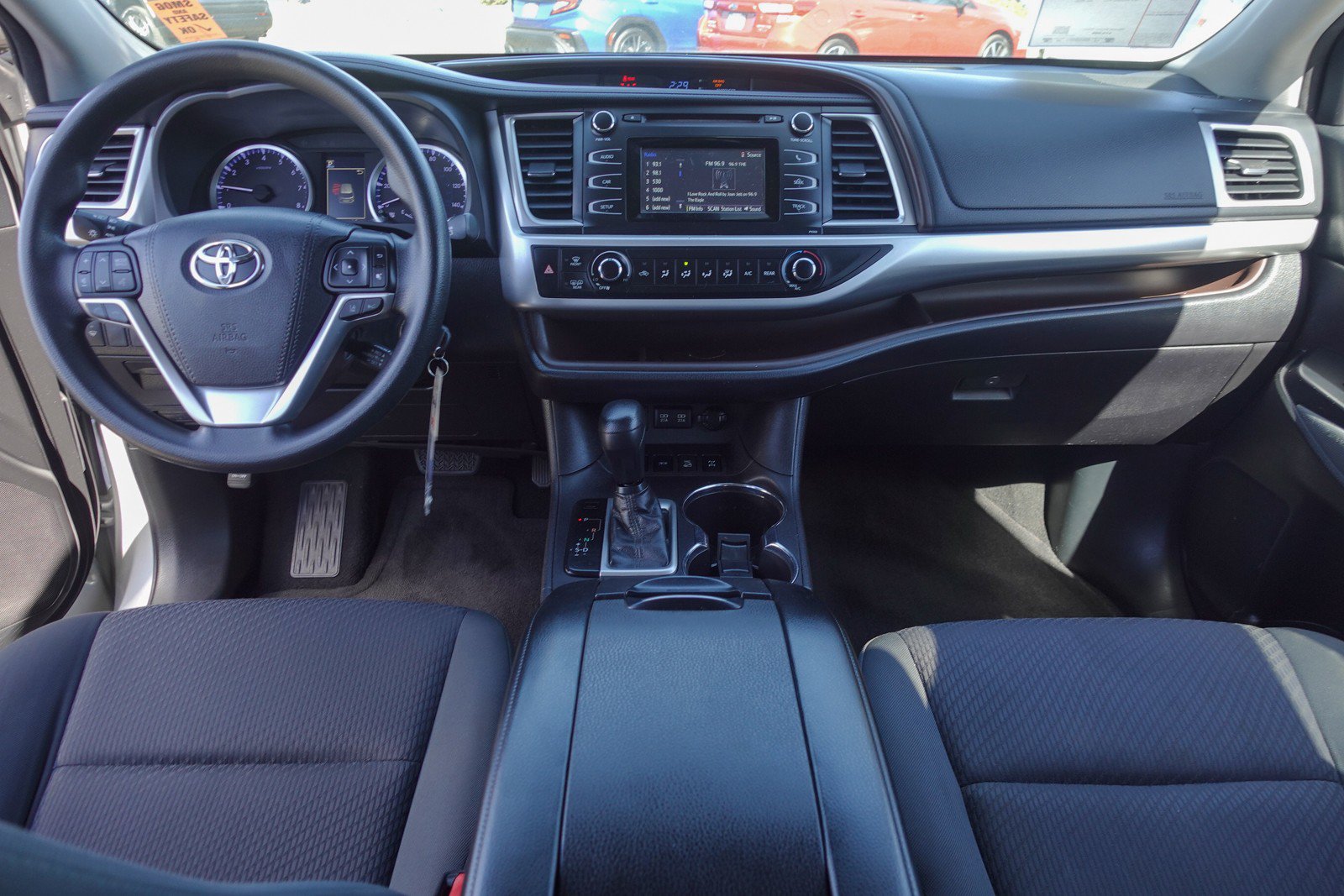 Used 2018 Toyota Highlander LE AWD/4WD image 22