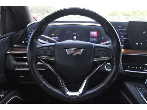 Used 2023 Cadillac Escalade Premium Luxury AWD/4WD image 17