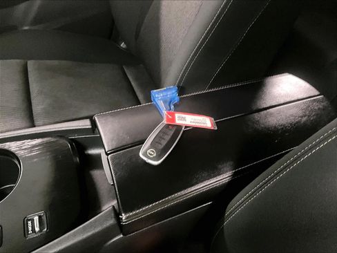 Used 2024 Nissan Rogue SV image 30