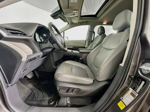 Used 2024 Toyota Sienna XLE FWD image 13