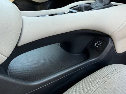 Used 2023 Honda HR-V LX image 28