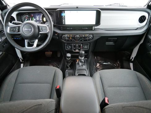 Used 2024 Jeep Wrangler Unlimited Sahara AWD/4WD image 12