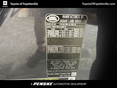 Used 2025 Land Rover Defender 130 X-Dynamic SE AWD/4WD image 33