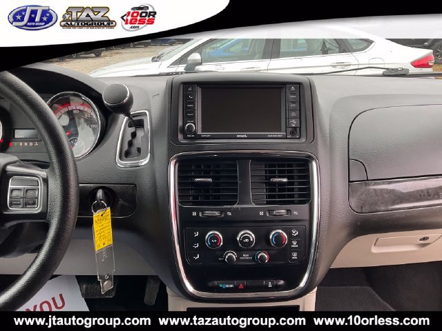 Used 2018 Dodge Grand Caravan SE w/ UConnect Hands-Free Group FWD image 16