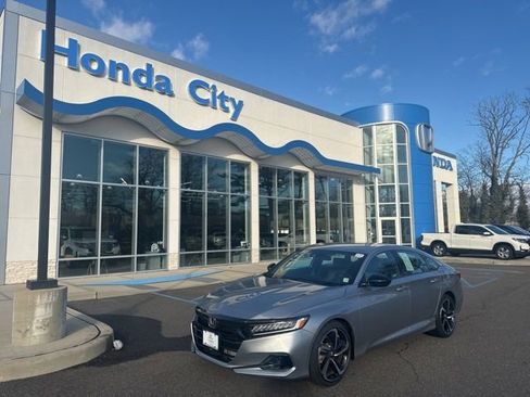 Used 2022 Honda Accord Sport image 2