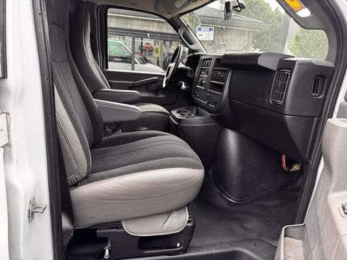 Used 2018 GMC Savana 2500 w/ Driver Convenience Package RWD image 27